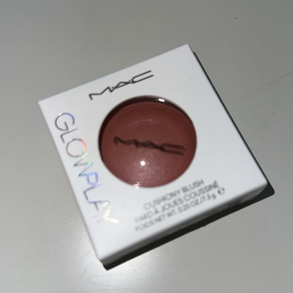 MAC COSMETICS GLOW PLAY BLUSH IN CHEER UP - Picture 2 of 3